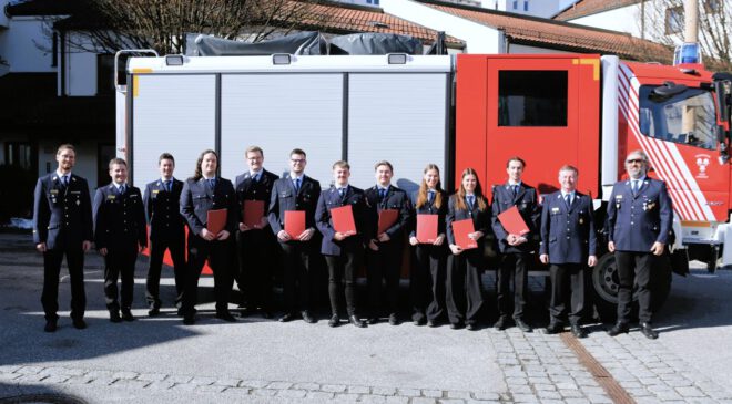 FEUERWEHR Landshut bildet mehrere TRUPPFÜHRERINNEN und Truppführer aus
