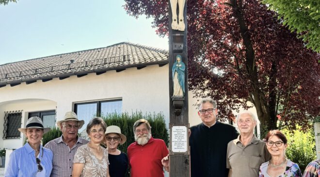 Große Resonanz bei S E G N U N G des restaurierten WEGKREUZES am Birkenberg