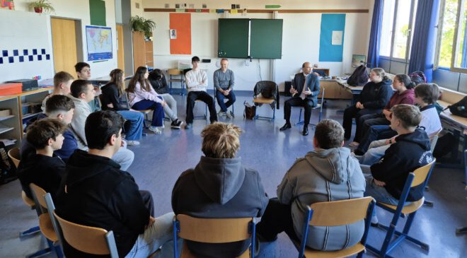 MdB Oßner im G E S P R Ä C H mit Mittelschülern aus VELDEN
