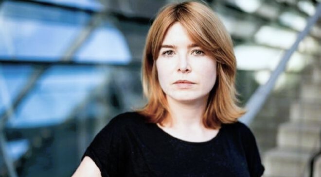Marlene SCHÖNBERGER  auf „D Ö R F E R T O U R“ durch Niederbayern