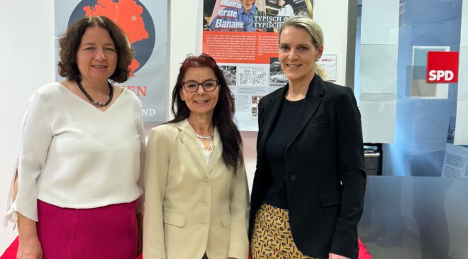 AUSSTELLUNG „FRAUEN im geteilten DEUTSCHLAND“ stößt auf großes INTERESSE