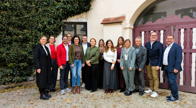 LENKUNGSGREMIUM lobt FORTSCHRITT der Initiative „DAHOAM in Niederbayern“