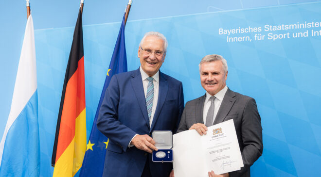 EHRUNG für langjähriges kommunales ENGAGEMENT