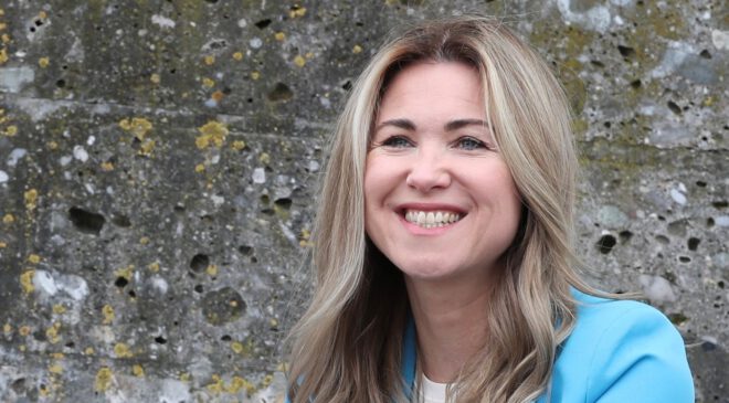 NEWCOMERIN als STADTRATSKANDIDATIN von ZUKUNFT Landshut, Listenplatz 3, Claudia HAHN im Interview mit DIES&DAS-ONLINEJOURNAL