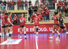 Souveräne VORSTELLUNG der Roten RABEN