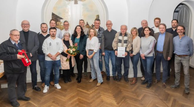 STADT-FUßBALLER bleiben unter bewährter FÜHRUNG