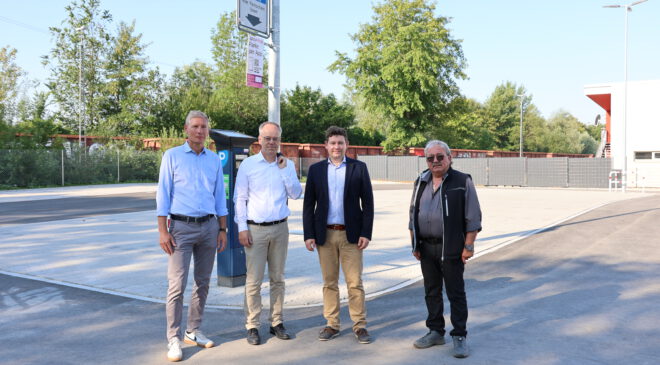 Neue P A R K P L Ä T Z E an der OBERNDORFERSTRASSE