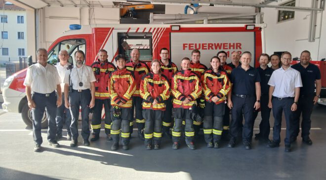 Zwei gemischte G R U P P E N der Landshuter FEUERWEHR bei L E I S T U N G S P R Ü F U N G E N erfolgreich