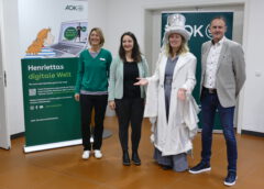 Die AOK-HENRIETTA begeistert SCHULKINDER im BERNLOCHNER Landshut Die AOK-HENRIETTA begeistert SCHULKINDER im BERNLOCHNER Landshut