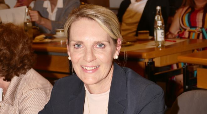 Patricia STEINBERGER:  Lieber in kleinen SCHRITTEN zum ZIEL, als auf der STELLE treten.